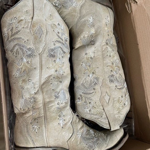 Corral Women's Embroidered Cowgirl Boots - Picture 2 of 2
